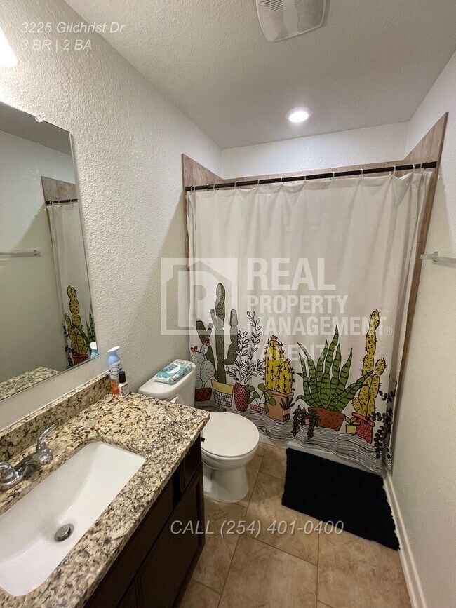 Foto del edificio - 3225 Gilchrist Dr