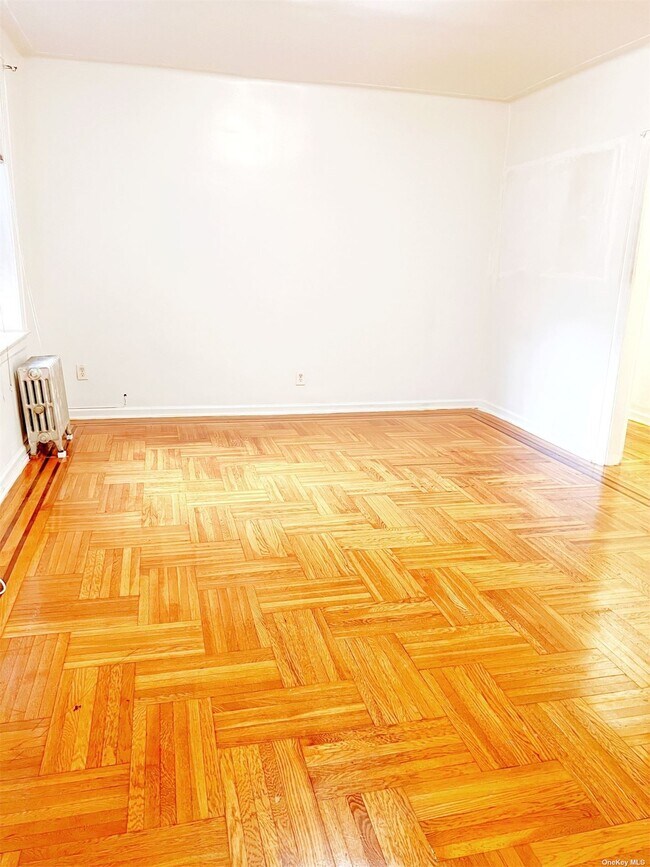 Foto del edificio - 61-40 Saunders St