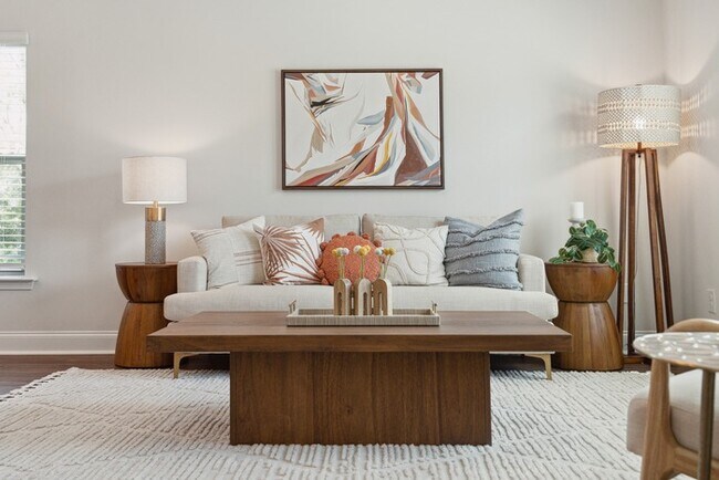 Foto del edificio - 210 Pinewind Way