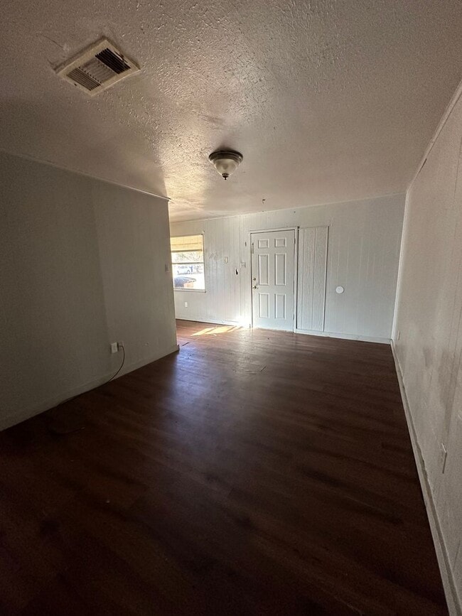 Building Photo - Large 4 Bed Home in West Shreveport