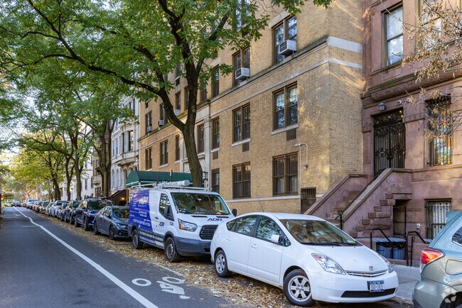 Building Photo - 160 W 77th St