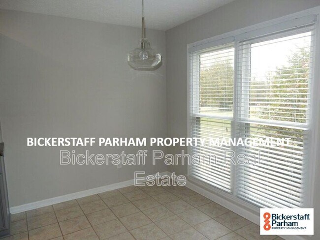 Foto del edificio - 7455 McKee Rd