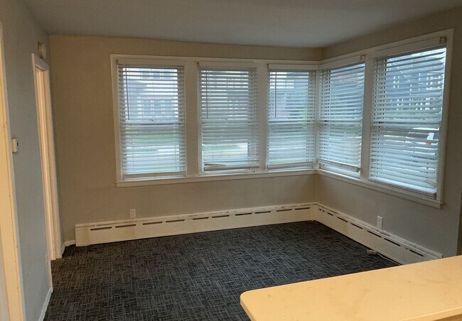 Foto del edificio - 1 Bedroom Unit with Garage Space - AVAILABLE NOW!