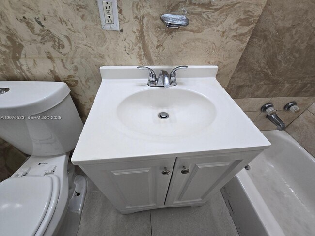 Foto del edificio - 2431 NW 9th St