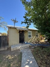 Building Photo - 449 W Maple St