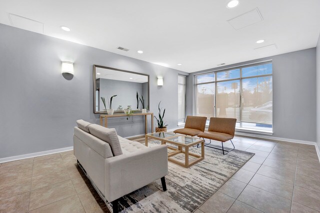 Building Photo - 1155 W Roosevelt Rd