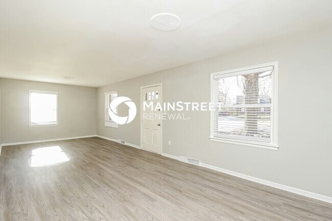 Building Photo - 3 Bedroom Pet-Friendly Home in Kansas City, MO with Main Street Renewal