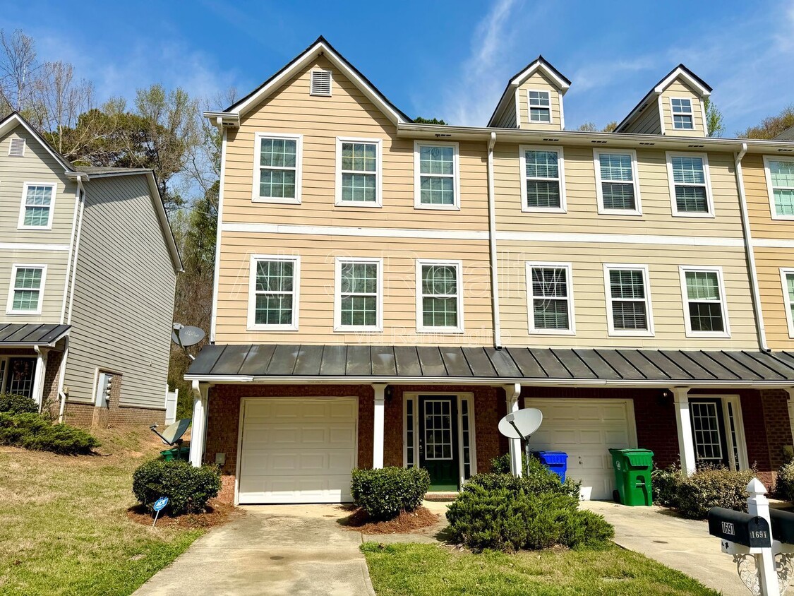 Photo - 1691 Redan West