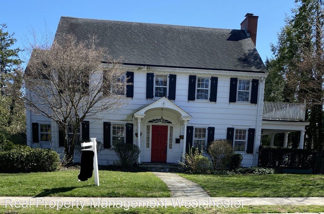 Primary Photo - 5 br, 3 bath House - 33 Parkway Drive