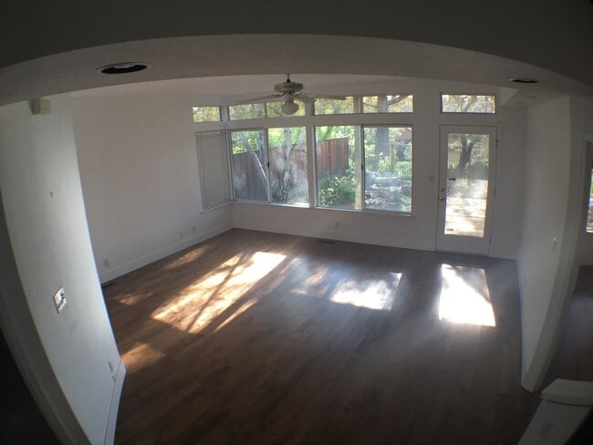 Building Photo - Gated Community at Canyon Lakes