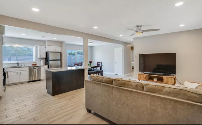 Foto del edificio - 8109 Hannett Ave NE