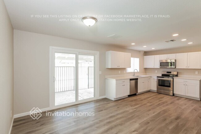 Foto del edificio - 2438 E Inverness Ave