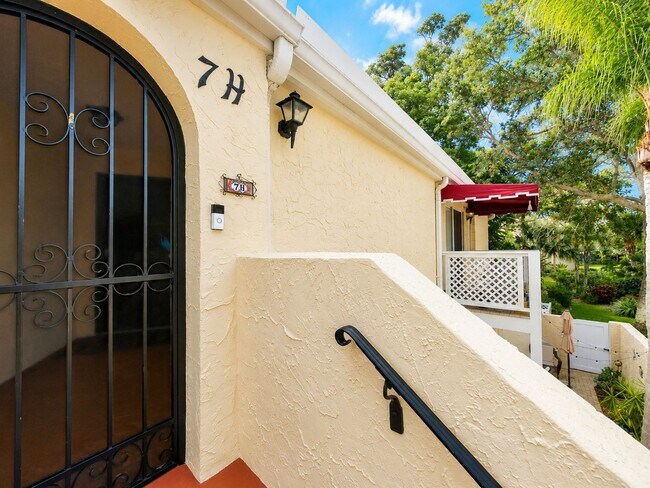 Building Photo - FOR RENT – STUNNING 2 BEDROOM / 2 BATH CONDO IN BRADENTON