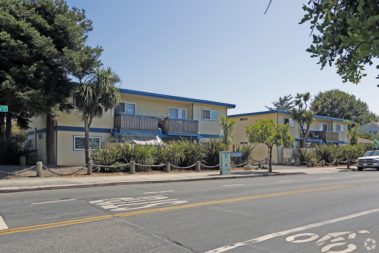 Primary Photo - 526-528 California Ave