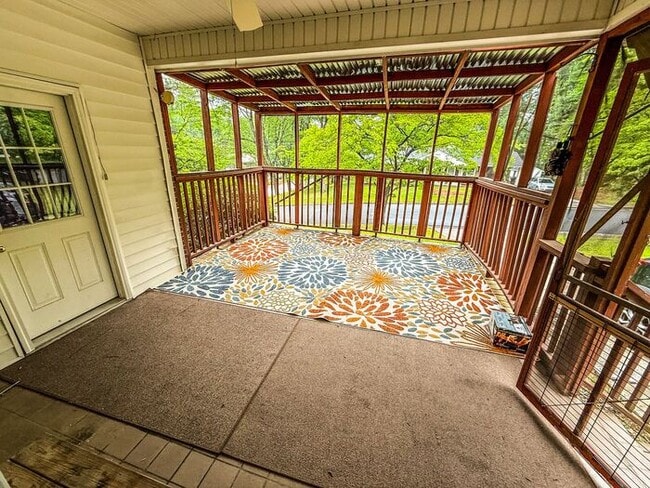 Building Photo - Spacious Ranch Home on Large Corner Lot Near North Hills