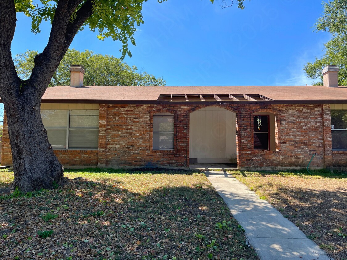 Foto principal - 8026 Echo Wind St