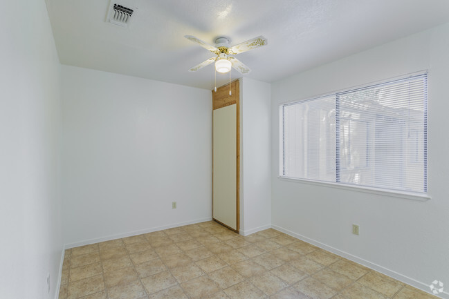 1HAB, 1BA - 755 ft² Plano A - Natomas Village Apartments