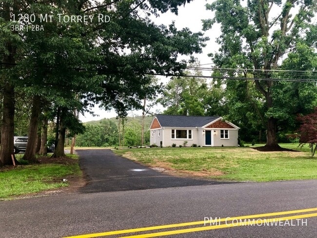 Building Photo - 2 Bed / 1 Bath Single Family (Available Now)