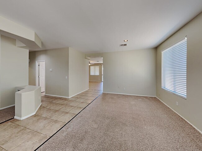 Foto del edificio - 17549 W Lavender Ln
