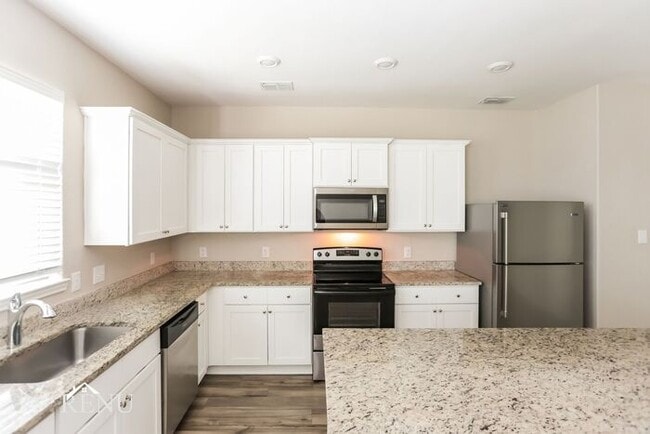 Building Photo - 2022 Delta Downs Dr