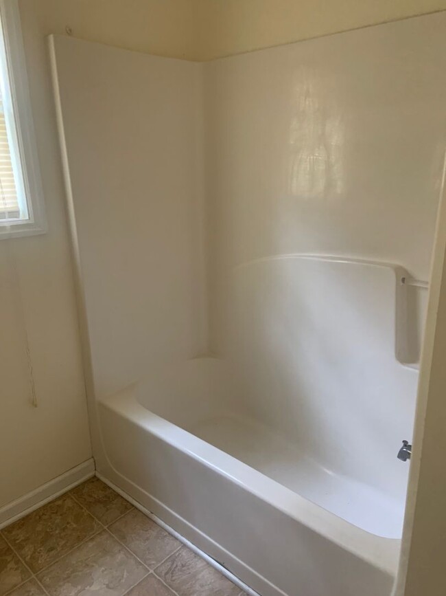 Building Photo - 3 Bed 2 Bath House - 158 Lake Luck Drive, ...