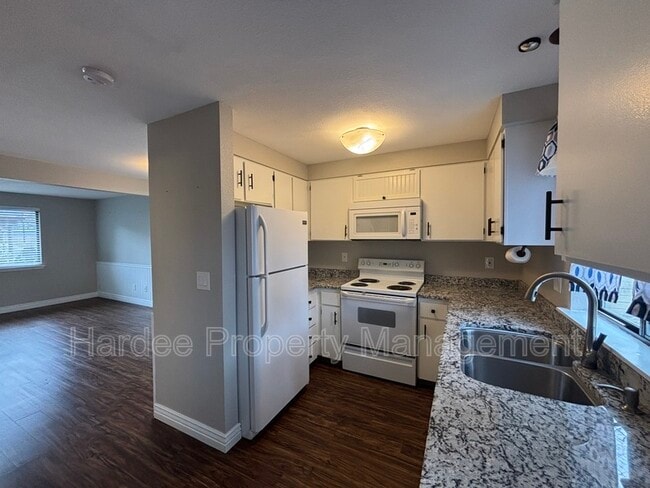 Building Photo - 614 E Pennsylvania St