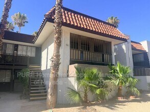 Building Photo - 1405 E Vegas Valley Dr