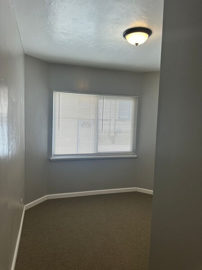 Foto del edificio - Spacious & charming 3 bed/1bath unit near ...