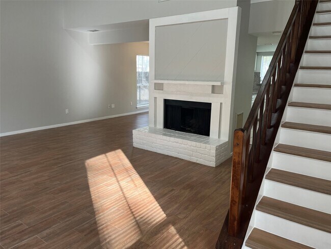 Foto del edificio - 65 Yewleaf Rd