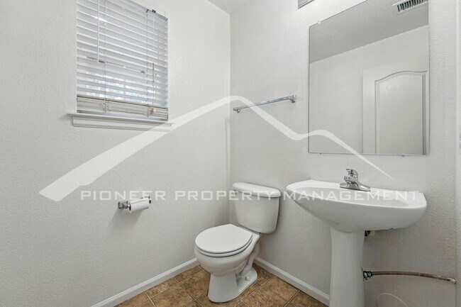 Building Photo - Spacious Home with Central AC and Fenced Yard