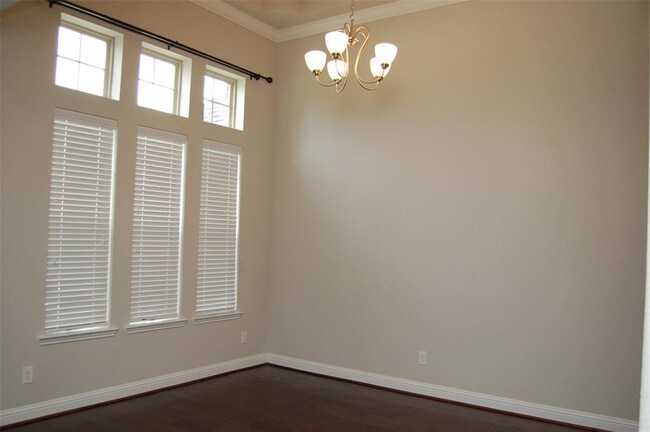 Building Photo - 2601 Sunshade Ct
