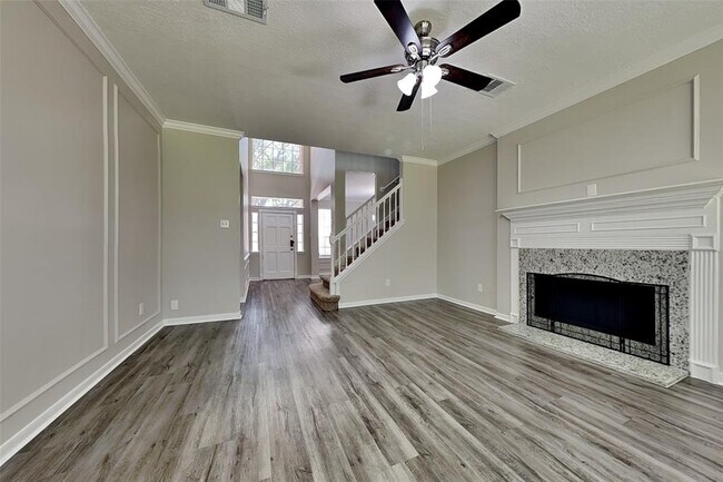 Building Photo - 819 Hyacinth Pl