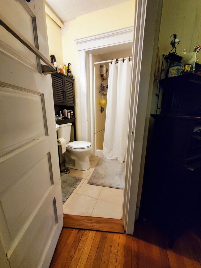 Building Photo - 4 Wallingford Rd