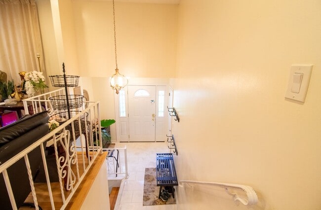 Building Photo - 7 Campi Ct