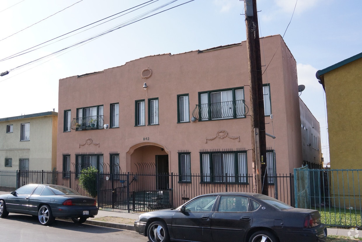 Building Photo - 842 W 83rd St
