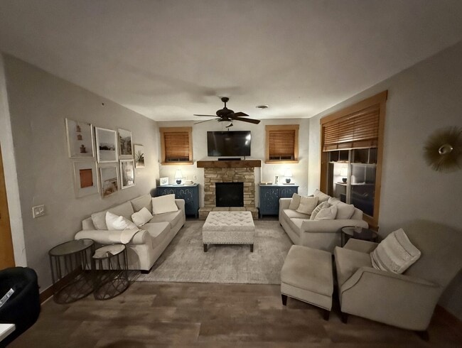 Foto del edificio - 441 Clara Ave