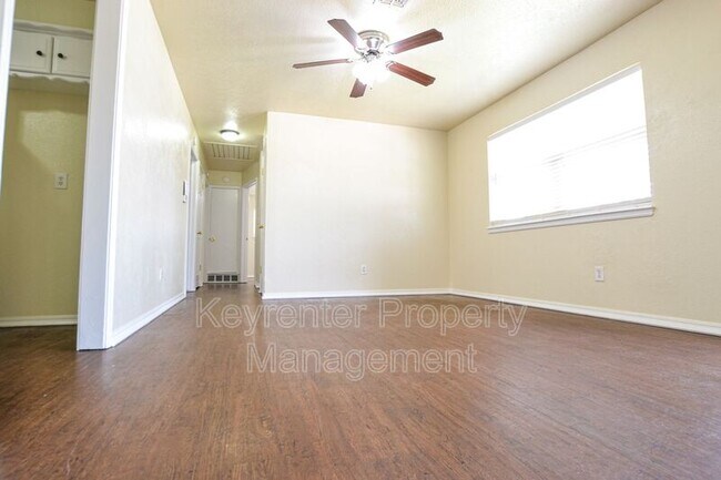 Building Photo - 3137 SW 65th Pl