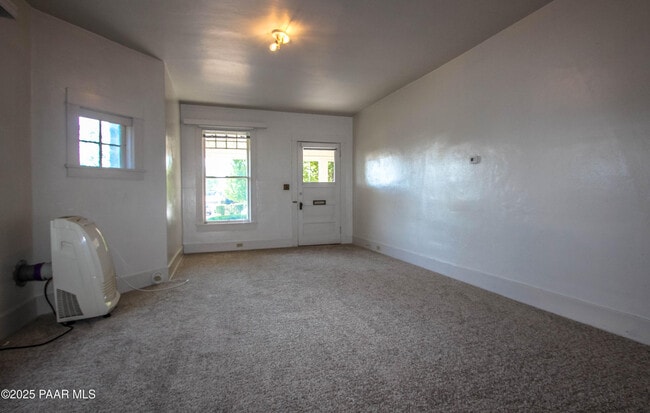 Building Photo - 128 Grove Ave