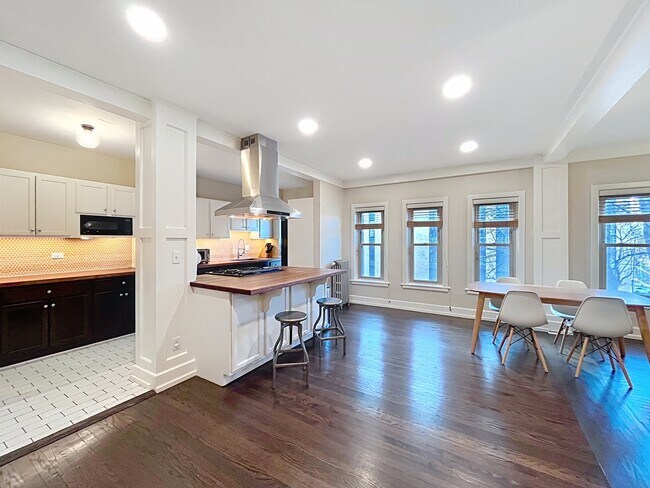 Foto del edificio - 2330 Euclid Heights Blvd