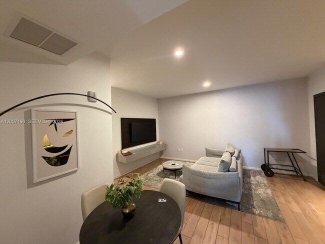 Foto del edificio - 398 NE 5th St