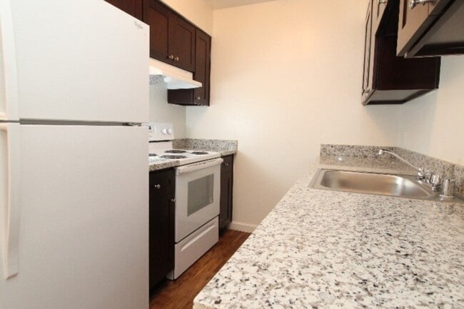 Building Photo - Stonegate Apartments