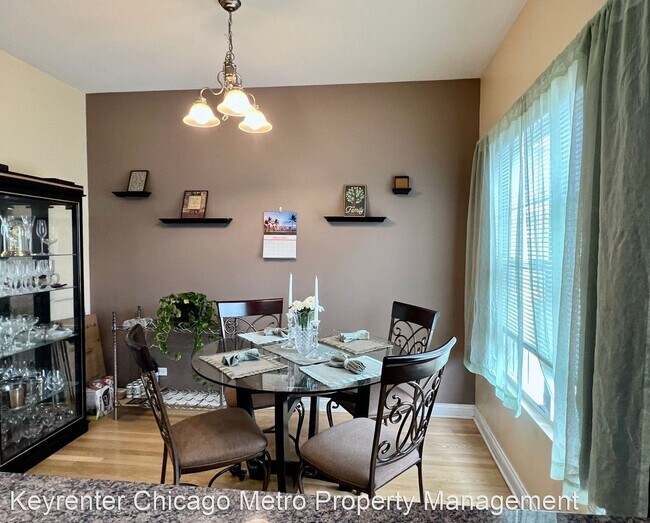 Building Photo - 2 br, 2.5 bath House - 315 E BURLINGTON ST...