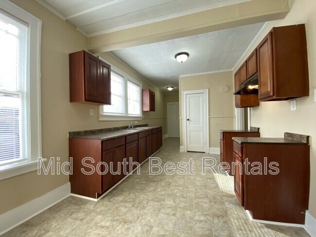 Building Photo - 975 N Avalon St