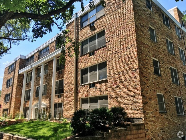 Building Photo - Kings Highway Apartments