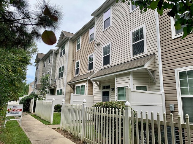 Building Photo - RENT READY Townhome Convenient to I440 & I...