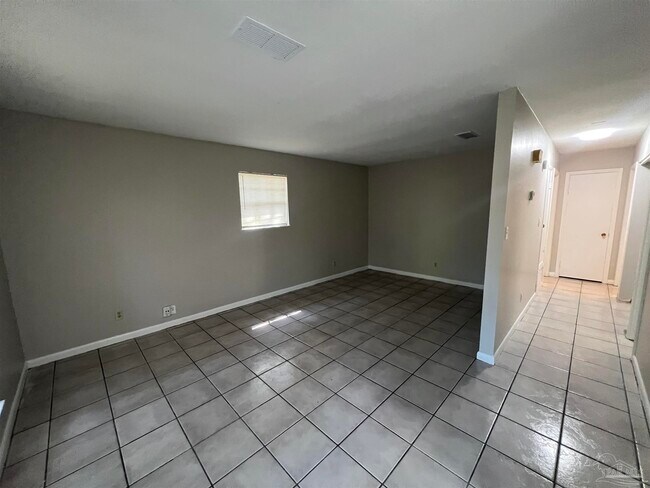 Foto del edificio - 5859 Mapleton St