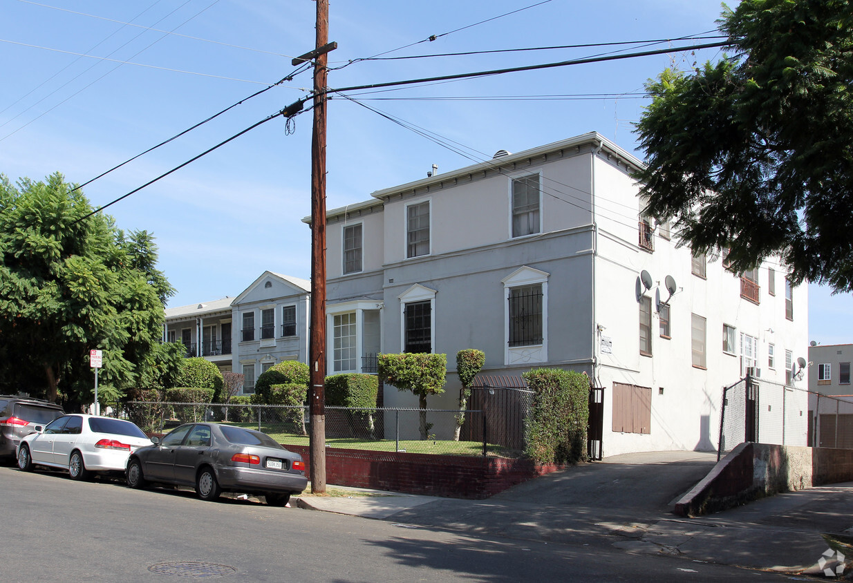 Primary Photo - 372 Columbia Ave
