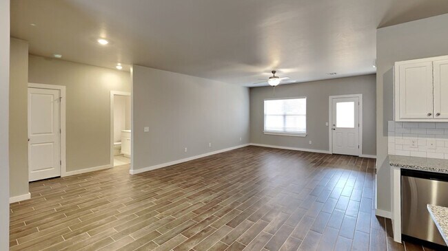 Foto del edificio - 3 Bedroom 2 Bathroom 2 Car Garage Home in Oakdale School District