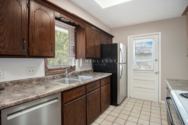 Building Photo - 3 Bedroom Bellevue Home