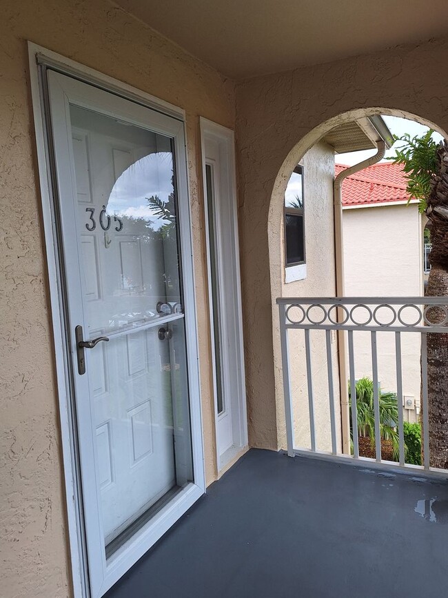 Building Photo - BOUCHELLE ISLAND - RIVER FRONT 2BR 2BA LON...